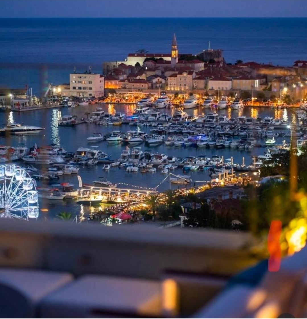 Apt 1102–1104 — Noćni pogled