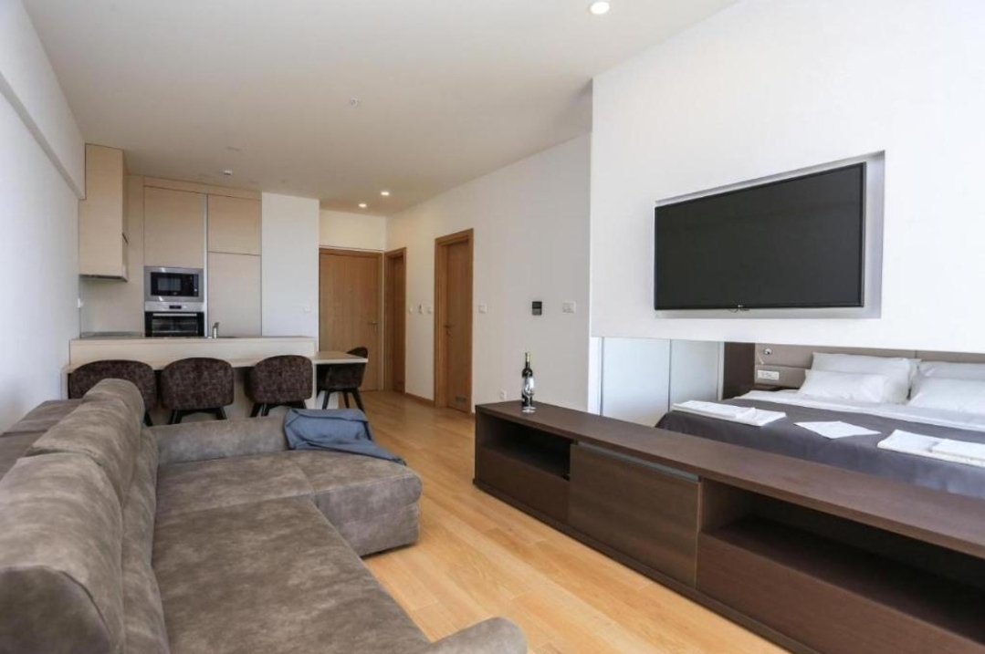 Apt 1106 — Pregled